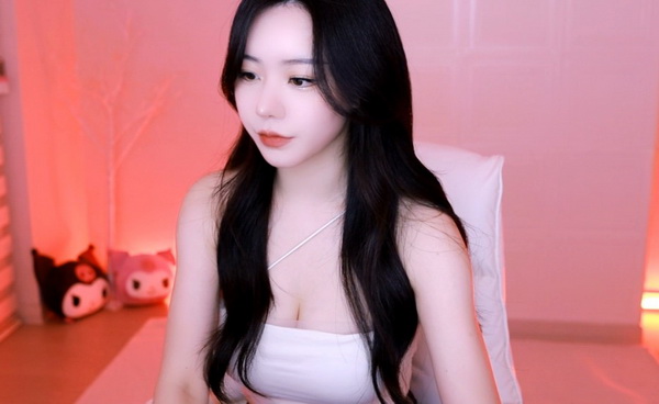 一边下奶一吃敷视频