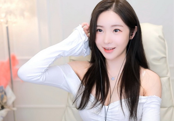 大手往哪秘密花园探去小说
