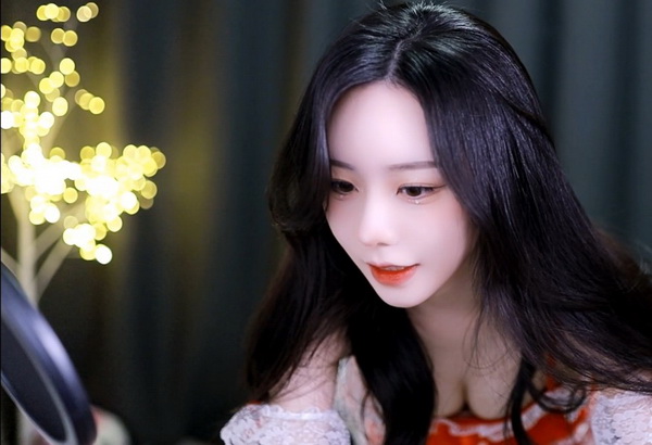 胡桃脸红享受流眼泪表情