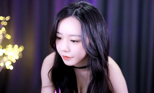 红肿疼痛小缝不能合拢