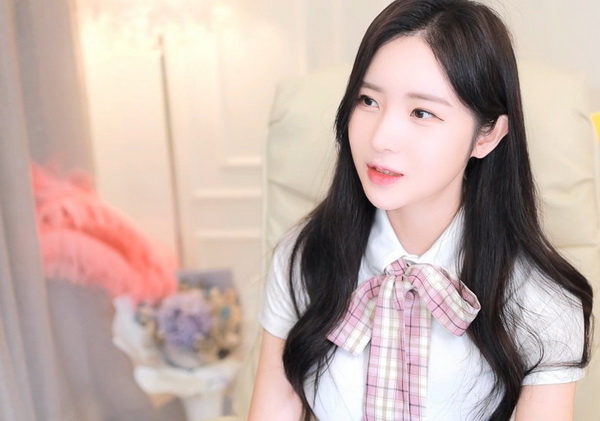 小白兔子被咬的通红