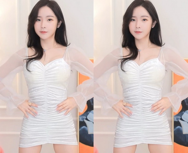双手攀上两团少女峰舞蹈室
