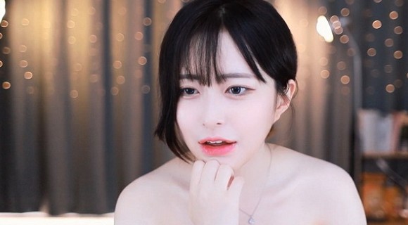大白兔衬衫里蹦蹦跳跳的是什么