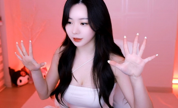 揉着她的舔分开