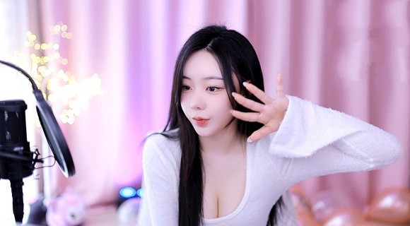 他的腰身缓慢的下沉
