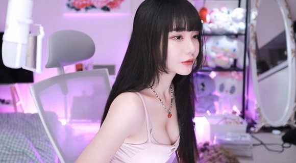 刚开始拒绝后来慢慢接受视频