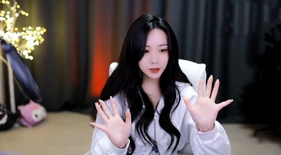 我的体育老师里面开的什么车