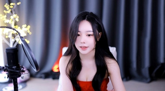 他的腰身缓慢的下沉