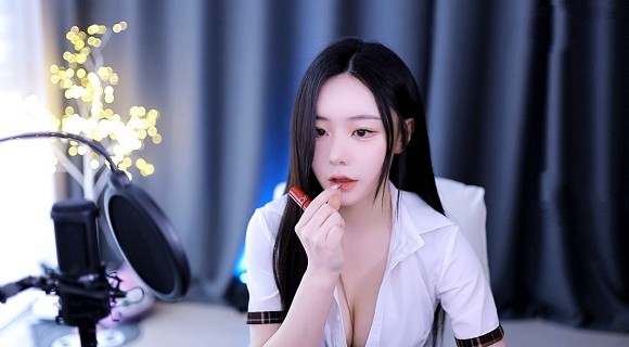 两根大肉大捧一进一出好爽视频