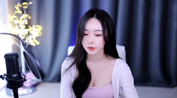 娇小xXXXBXBⅨ黑人XX