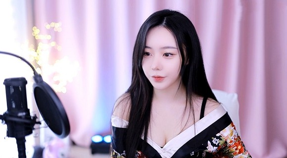 厨房太窄了我们去客厅吧
