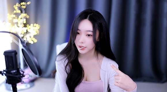 男生女生在一起嗟嗟嗟舞娘图片