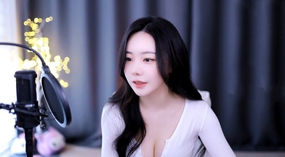 亚精产品一三三三菠萝蜜
