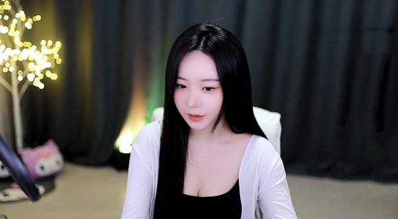 兰姨不敢发出一点声音怕吵醒