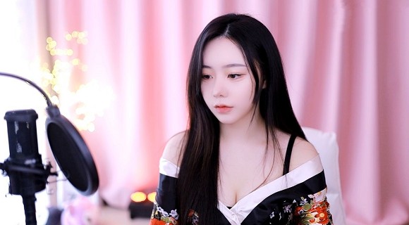 双男主按在怀里打巴掌打到哭