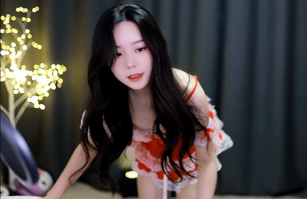 双胞胎姐妹齐上阵许多人物
