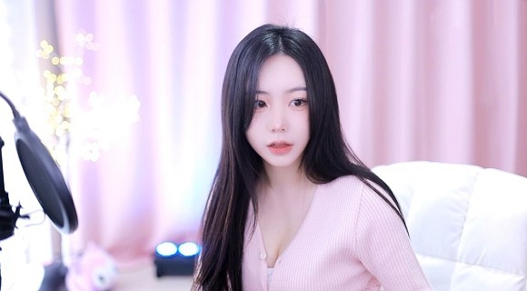 一处桃源千人品两片红唇万客来