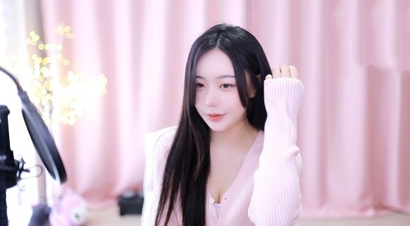 他的腰身缓慢的下沉