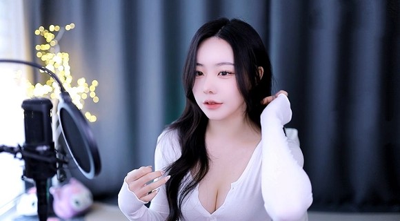 公主当着满朝大臣被谁抱着