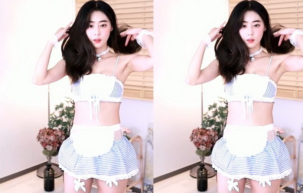 兄弟你女朋友的裤子很有特点啊