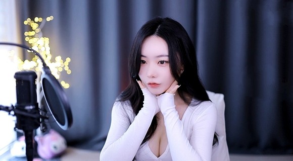 动漫人物一起相差差差差的视频
