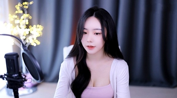 裙子里面什么也别穿总裁