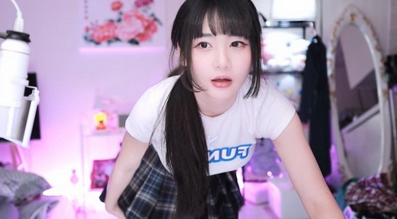 藏宝阁未满十八岁显示