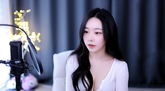 娇小xXXXBXBⅨ中国