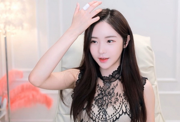 每天都在主动求汆君臣