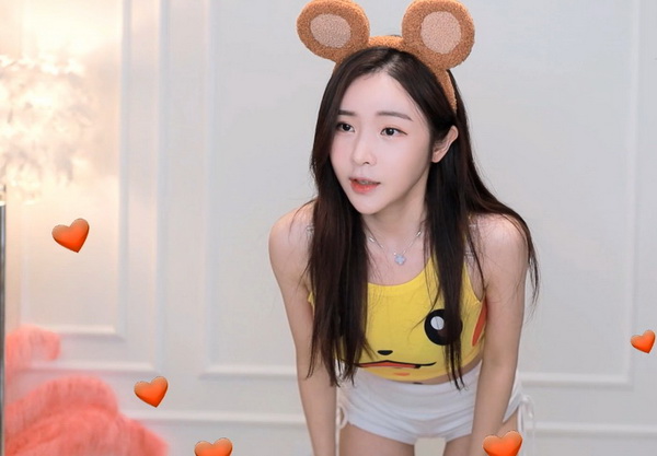 女生刚开始有水坐着坐着没了