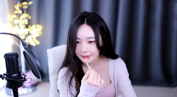 男生女生一起相嗟嗟嗟轮滑鞋免费