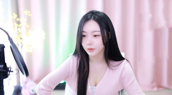 男生女生一起查查查滑轮鞋