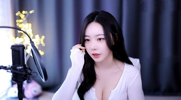 CSGO暴躁少女比赛视频