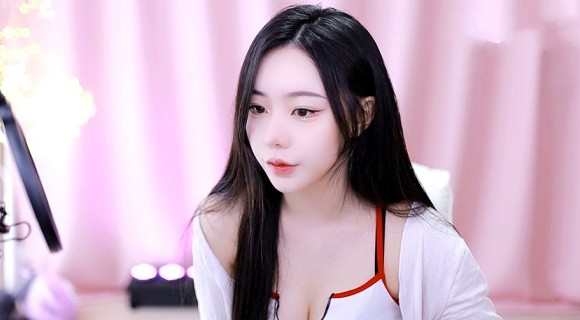 芙宁娜坐旅行者的胡萝卜